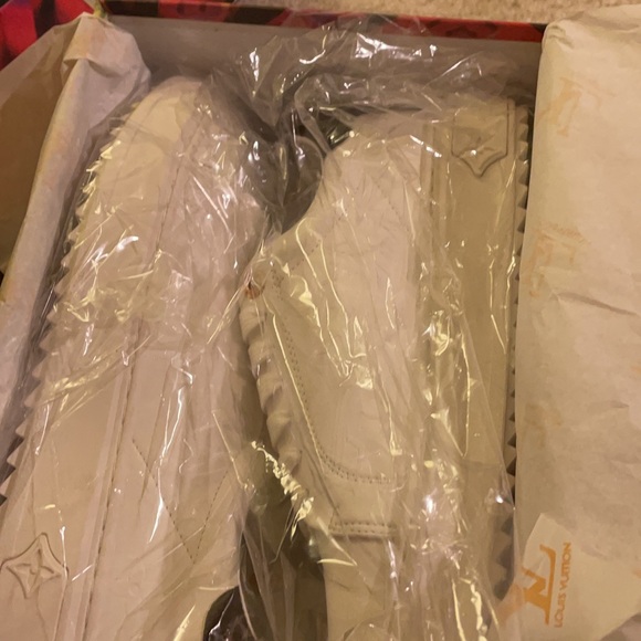 New Louis Vuitton Tennis shoes AAA, size 39 EU - Picture 10 of 11